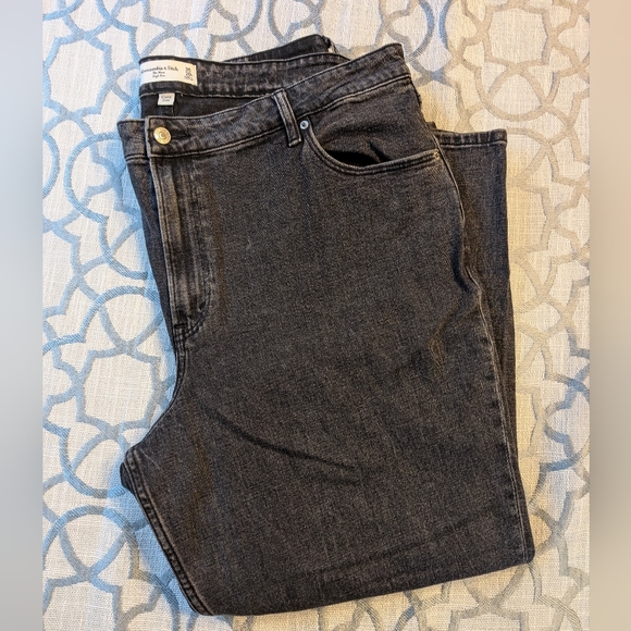 Abercrombie And Fitch, Black The Mom High Rise Straight Leg Jeans. Size 35/20R - Picture 4 of 6